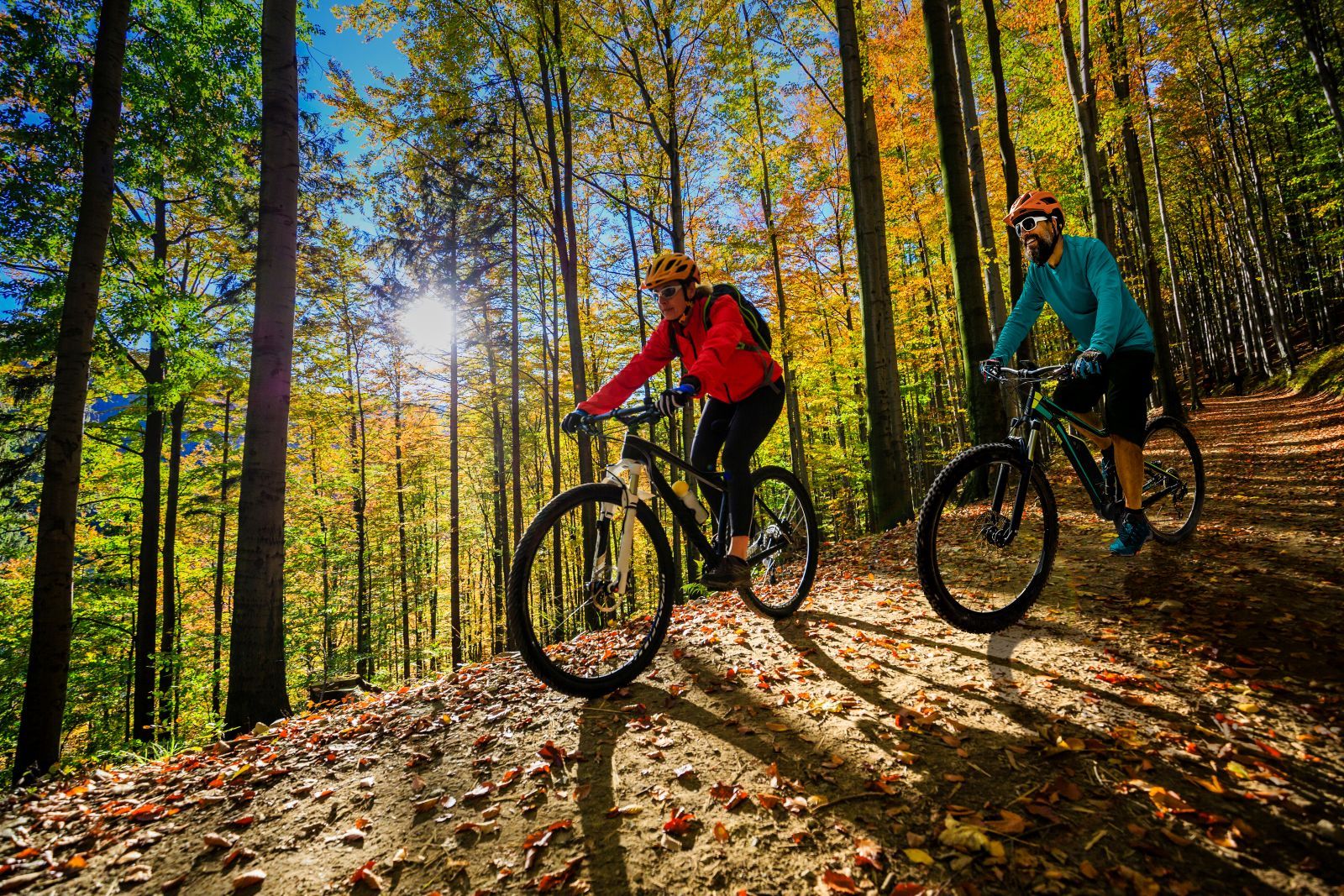 couple biking in Sunriver OR in the fall